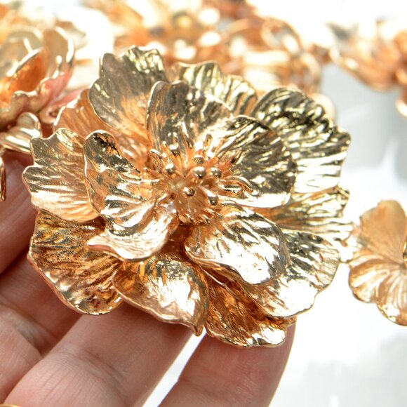 Oscar de la Renta Rose-gold Blooming Bold Flower Collar Necklace - Picture 5 of 11